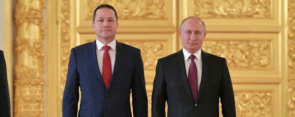 El embajador de Venezuela en Rusia, Carlos Rafael Faría Tortosa, y el presidente de Rusia, Vladímir Putin en la ceremonia de recepción de cartas credenciales de los embajadores - Sputnik Mundo