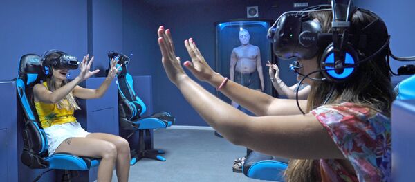La primera experiencia de realidad virtual inmersiva de Latinoamérica en la sala Juegos Mentales VR - Sputnik Mundo