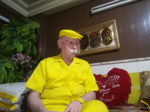 Abu Zakur, de Alepo (Siria), es conocido por el apodo de 'hombre amarillo' - Sputnik Mundo