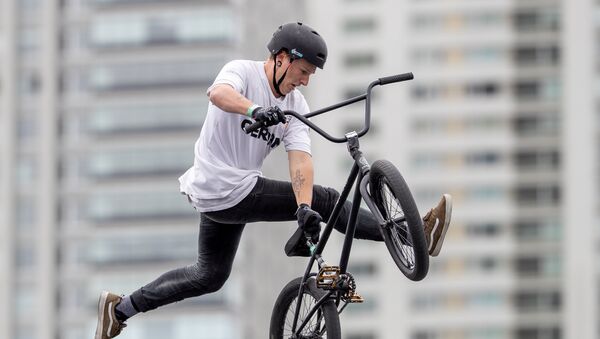 Un competidor de BMX Estilo Libre en los Juegos de la Juventud de Buenos Aires - Sputnik Mundo