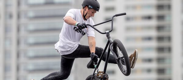 Un competidor de BMX Estilo Libre en los Juegos de la Juventud de Buenos Aires - Sputnik Mundo