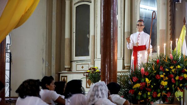 Estatua de monseñor Óscar Arnulfo Romero - Sputnik Mundo