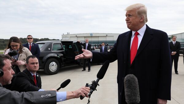 El presidente de los Estados Unidos, Donald Trump, habla con los periodistas sobre la liberación del pastor Brunson - Sputnik Mundo