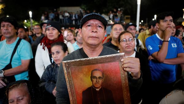 La ceremonia de canonización del fallecido arzobispo de San Salvador Óscar Arnulfo Romero - Sputnik Mundo