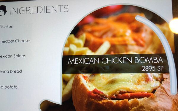 Menú en el estilo militar en un café en Damasco - Sputnik Mundo