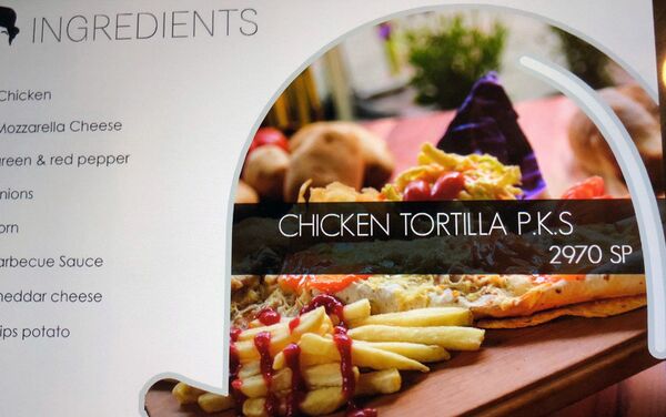 Menú en el estilo militar en un café en Damasco - Sputnik Mundo