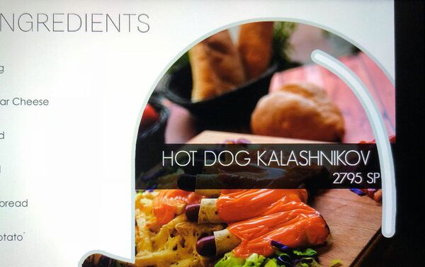 Menú en el estilo militar en un café en Damasco (Kalashnikov) - Sputnik Mundo