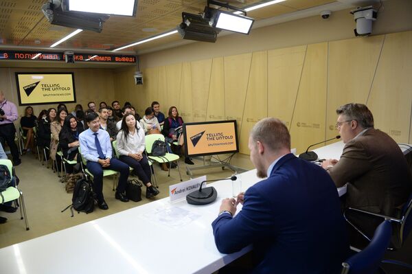 Periodistas de América Latina en la sede de la agencia Sputnik - Sputnik Mundo