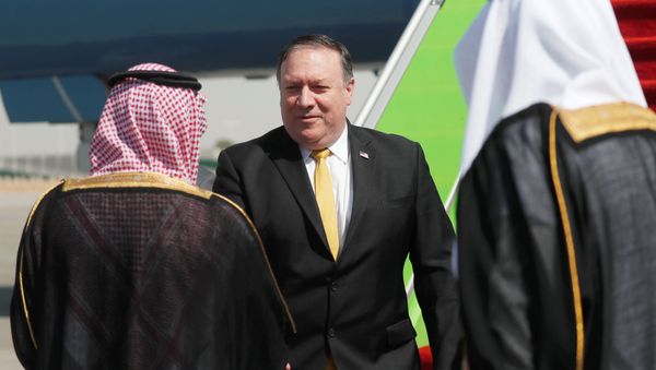 Mike Pompeo, secretario de Estado de EEUU, llega a Riad Mike Pompeo, secretario de Estado de EEUU, llega a Riad - Sputnik Mundo