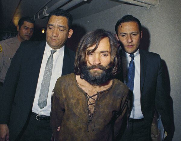 Charles Manson es arrestado por su conexión con el intento de asesinato de Sharon Tate en 1969 - Sputnik Mundo