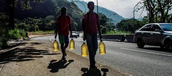 Habitantes de Caracas en las faldas del cerro Ávila (Archivo) - Sputnik Mundo