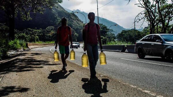 Habitantes de Caracas en las faldas del cerro Ávila (Archivo) - Sputnik Mundo