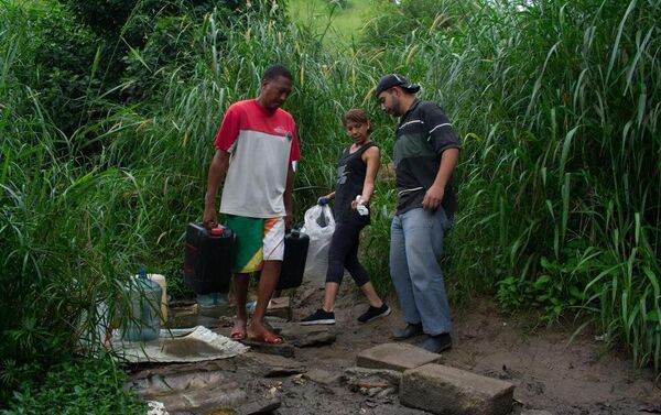 Habitantes del oeste de Caracas en las faldas de la montaña Waraira Repano - Sputnik Mundo