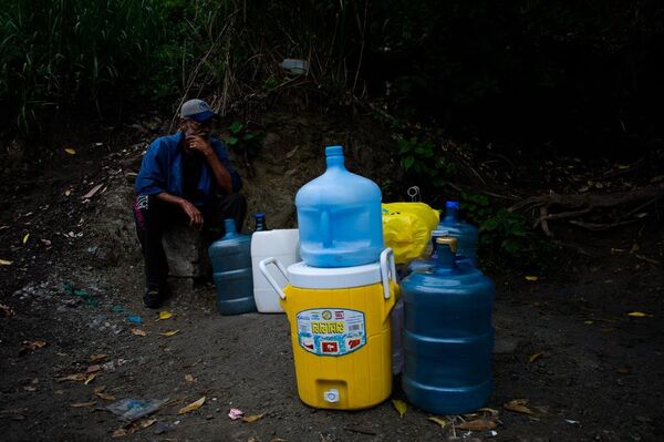 Habitantes del oeste de Caracas en las faldas de la montaña Waraira Repano - Sputnik Mundo