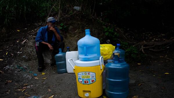 Habitantes del oeste de Caracas en las faldas de la montaña Waraira Repano - Sputnik Mundo