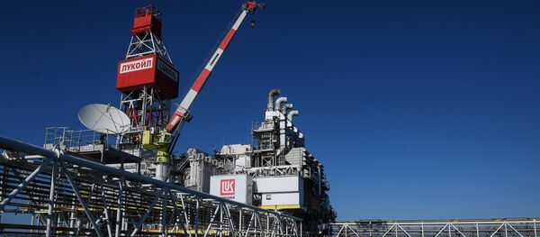 Una plataforma petrolífera de Lukoil - Sputnik Mundo