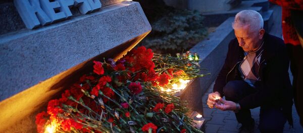 Homenaje a las víctimas de la masacre en Kerch, Crimea - Sputnik Mundo