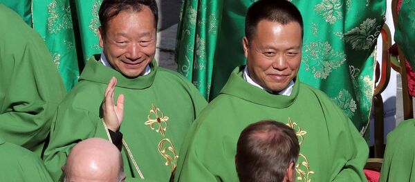 Los obispos chinos John Baptist Yang Xiaoting y Giuseppe Guo Jincai en el Vaticano - Sputnik Mundo