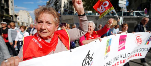 Jubilados protestan contra las reformas Jubilados protestan contra las reformas - Sputnik Mundo