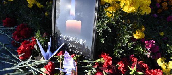 Kerch se sumerge en duelo tras la masacre en el centro de enseñanza - Sputnik Mundo