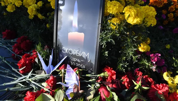 Kerch se sumerge en duelo tras la masacre en el centro de enseñanza - Sputnik Mundo