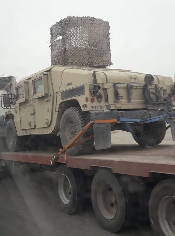 Los blindados de Estados Unidos se descargan en Manbij - Sputnik Mundo