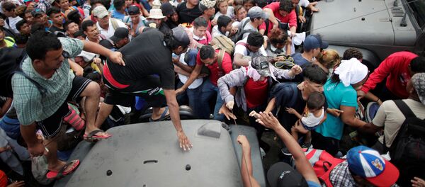 Migrantes hondureños en Tecún Umán Migrantes hondureños en Tecún Umán - Sputnik Mundo