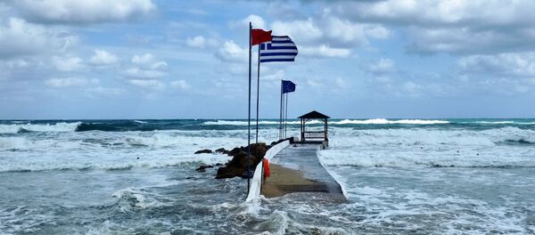 Bandera de Grecia en la isla de Creta - Sputnik Mundo