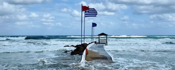 Bandera de Grecia en la isla de Creta - Sputnik Mundo