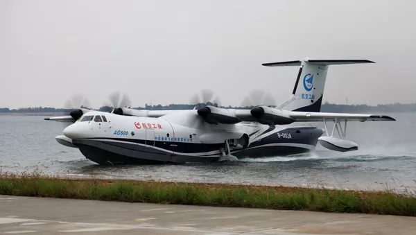 El hidroavión chino AG600 aterriza sobre al agua - Sputnik Mundo