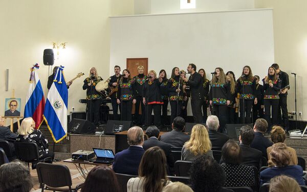Ceremonia en honor a la canonización de Óscar Romero en la Catedral de la Inmaculada Concepción de Moscú, 19 de octubre de 2018 - Sputnik Mundo