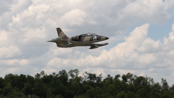 Avión de entrenamiento L-39 Albatros ruso - Sputnik Mundo