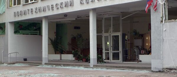 La entrada principal del politécnico de Kerch tras la explosión - Sputnik Mundo