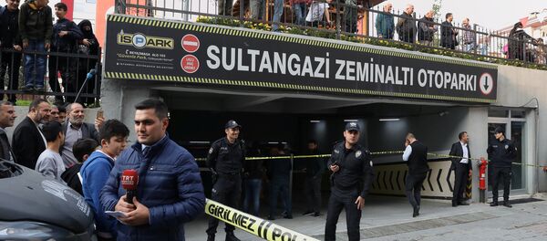 Policía turca cerca del lugar del hallazgo de un coche sospechoso del Consulado saudí en Estambul - Sputnik Mundo