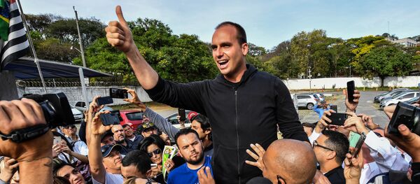 Eduardo Bolsonaro, hijo del candidato brasileño Jaír Bolsonaro - Sputnik Mundo