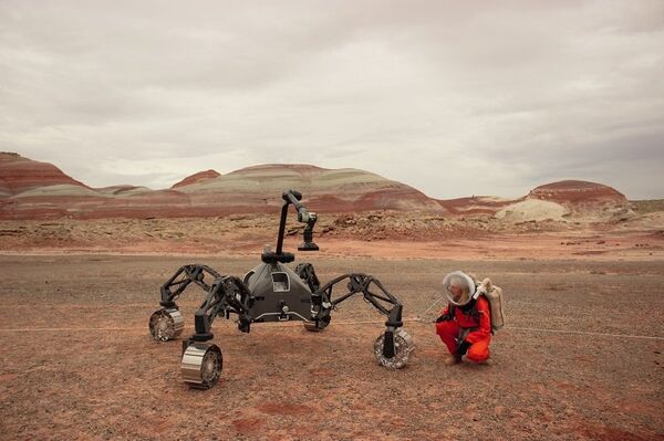 En 2014 la mujer tomó parte en un experimento que se efectuó en la 'estación marciana' situada en el desierto del estado de Yuta, EEUU.  - Sputnik Mundo