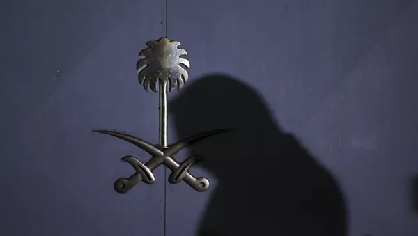 Una silueta en la entrada del consulado de Arabia Saudita en Estambul, Turquía