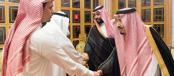 El rey saudí Salmán bin Abdelaziz recibió en su palacio Al Yamamah de Riad a los familiares del periodista Jamal Khashoggi para expresar sus condolencias - Sputnik Mundo
