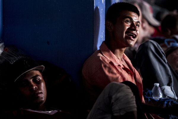 Exclusivo: Sputnik acompaña el éxodo hondureño que avanza por México hacia Estados Unidos - Sputnik Mundo