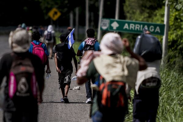Exclusivo: Sputnik acompaña el éxodo hondureño que avanza por México hacia Estados Unidos - Sputnik Mundo