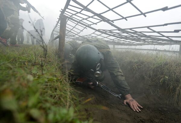 La boina granate: la 'prueba de fuego' para los militares más valientes de Bielorrusia - Sputnik Mundo