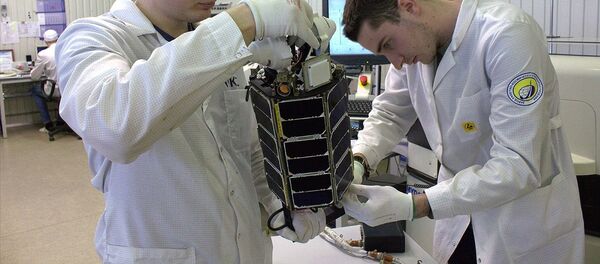 El nanosatélite ruso TNS-0 №2 durante la preparación para el lanzamiento (archivo) El nanosatélite ruso TNS-0 №2 durante la preparación para el lanzamiento (archivo) - Sputnik Mundo