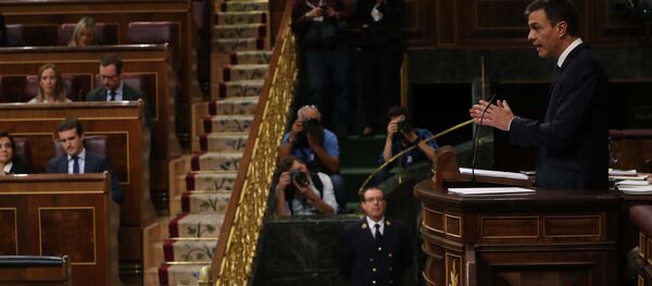 Pedro Sánchez, presidente del Gobierno español, en la sesión parlamentaria Pedro Sánchez, presidente del Gobierno español, en la sesión parlamentaria - Sputnik Mundo
