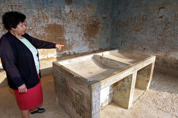 Susana Osinaga muestra el lavadero donde limpió el cuerpo del Che tras su ejecución en 1967 - Sputnik Mundo