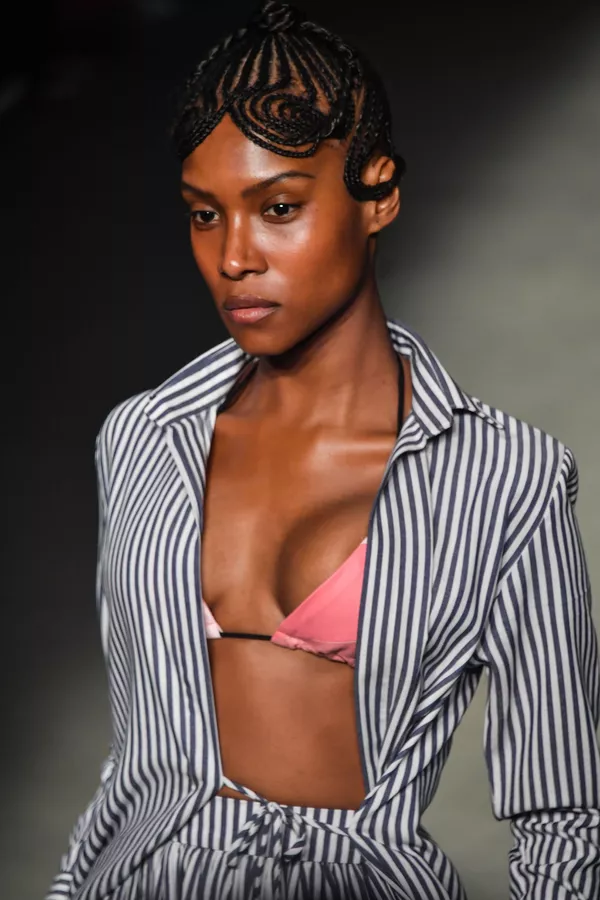 Modelos brasileñas exhiben las nuevas tendencias veraniegas en Sao Paulo Modelos brasileñas exhiben las nuevas tendencias veraniegas en Sao Paulo - Sputnik Mundo
