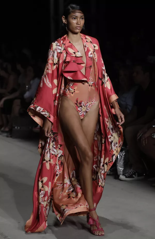 Modelos brasileñas exhiben las nuevas tendencias veraniegas en Sao Paulo Modelos brasileñas exhiben las nuevas tendencias veraniegas en Sao Paulo - Sputnik Mundo