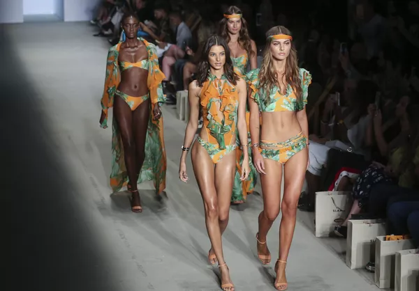 Modelos brasileñas exhiben las nuevas tendencias veraniegas en Sao Paulo Modelos brasileñas exhiben las nuevas tendencias veraniegas en Sao Paulo - Sputnik Mundo