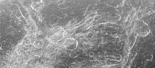 Dione, satélite potencialmente habitado de Saturno - Sputnik Mundo