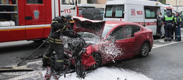 Un accidente de tránsito en Rusia - Sputnik Mundo