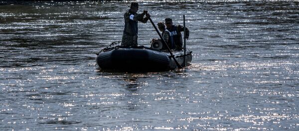 Elementos de la Marina mexicana patrullan el Río Suchiate vigilando la frontera sur de México - Sputnik Mundo